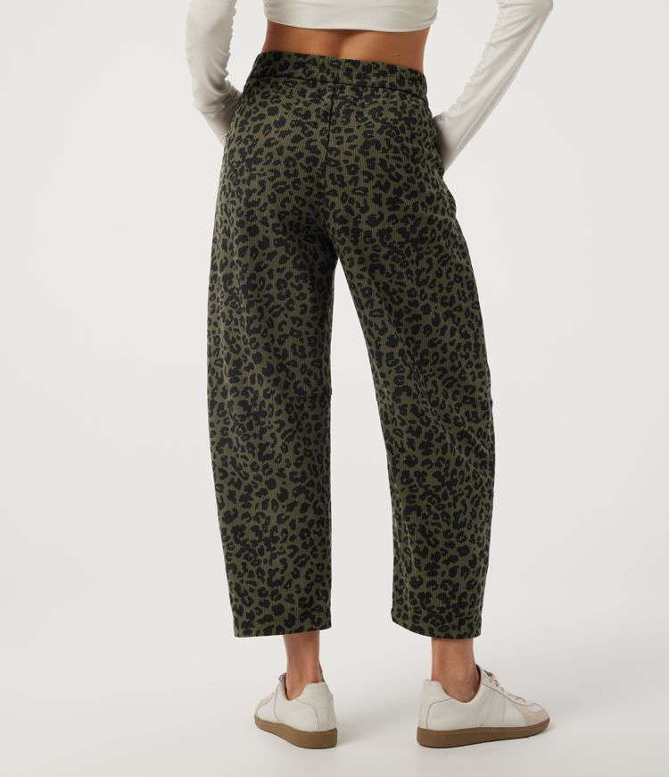 Big Forest Cat High Waisted Leopard Print Barrel Leg Casual Trousers with Pockets / 2